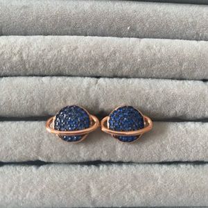 Rose gold Saturn earrings with blue crystals